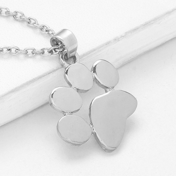 GOLD OR SILVER -FUR BABY PAW NECKLACE - Picture 4 of 5